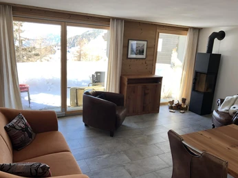 Blick in Wohn-, Esszimmer