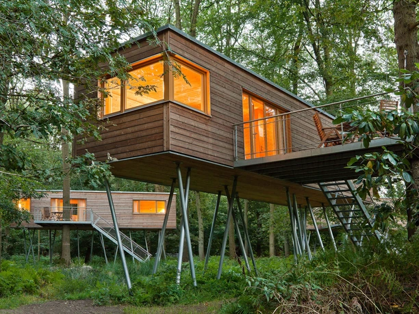 Resort Baumgefluester Aussenansicht