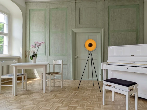 Ringelnatz Geburtshaus Bühne im Saal.jpg