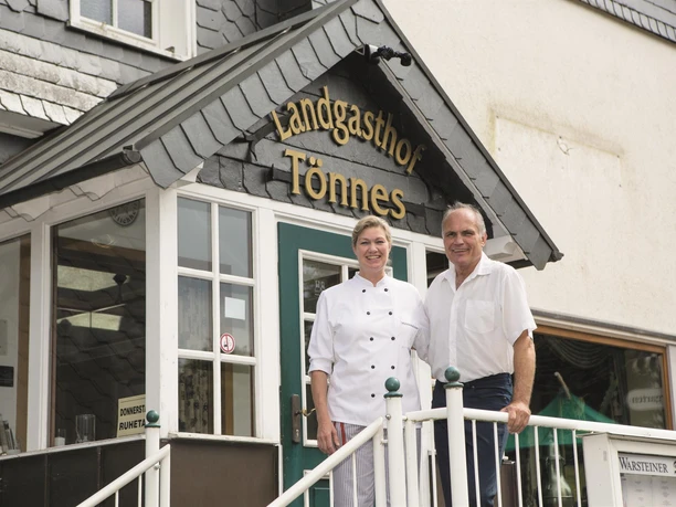 Das Gastgeber-Paar freut sich auf seine Gäste.