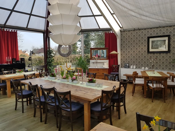 Juttas-Cafe-Innen-c-TIBE (2).jpg