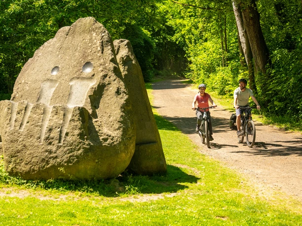 Vulkanpark-Radweg, Skulptur im Nettepark