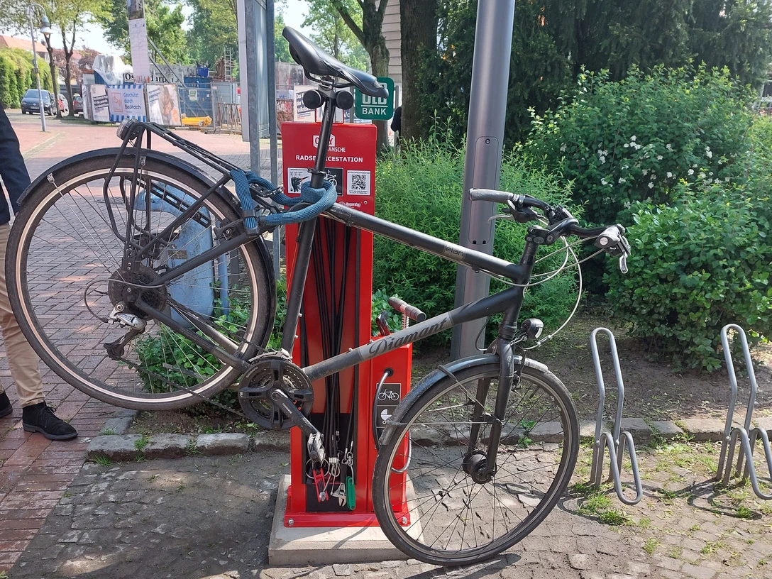 radstation_kirchplatz.jpg Fahrradreparaturstation Kirchplatz Bramsche
