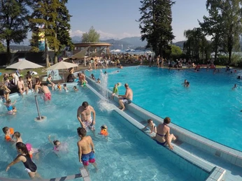 Lido Luzern Freibad Sicht auf Freibad View of outdoor poolVue sur piscine en plein air