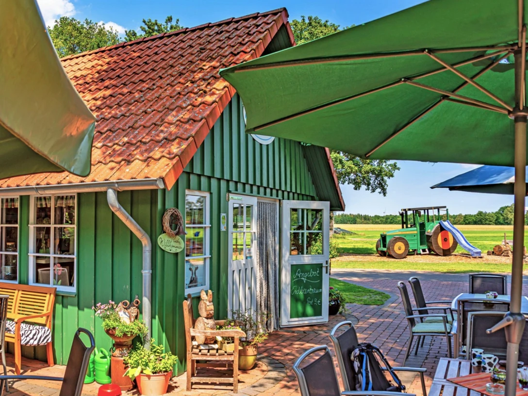 Melkhus Fintel mit schönen Sitzmöglichkeiten Melkhus Fintel mit schönen SitzmöglichkeitenMelkhus Fintel with beautiful seating optionsMelkhus Fintel med smukke siddepladserMelkhus Fintel met prachtige zitplaatsen