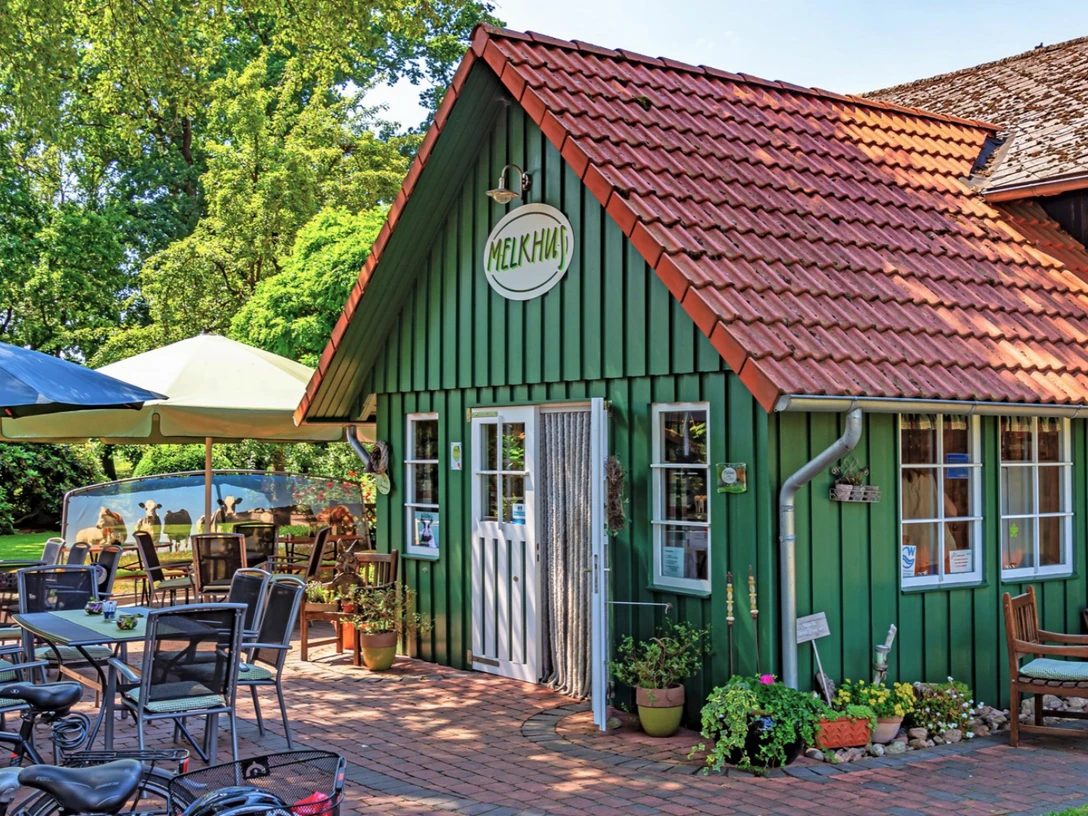 Melkhus Fintel - die Milchraststätte am Wümme-Radweg Melkhus Fintel - die Milchraststätte am Wümme-RadwegMelkhus Fintel - the dairy restaurant on the Wümme cycle pathMelkhus Fintel - mejerirestauranten på Wümme-cykelstienMelkhus Fintel - het zuivelrestaurant op de Wümme-fietsroute