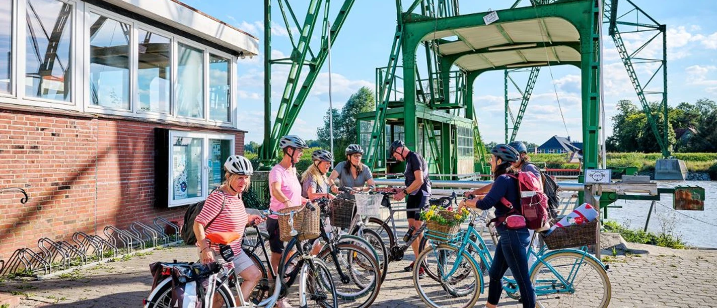 Radtruppe Schwebefähre.jpg