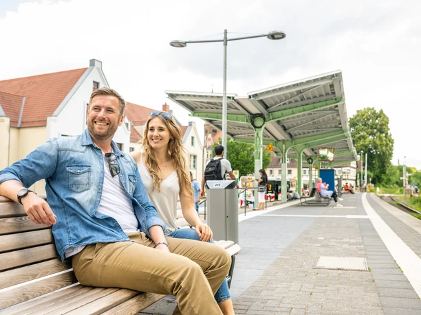 Couple sitting on a bench on the platform in Höxter