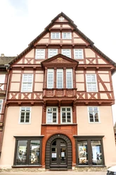 Reich verzierte Fassade des Tilly-HausesRichly decorated façade of the Tilly House