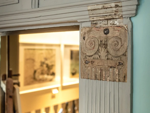 Decorated, wooden door frame in the Forum Jacob Pins