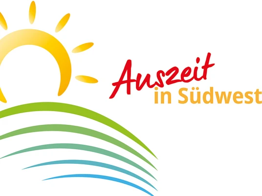 Auszeit-in-Suedwestfalen_Logo_CMYK_300DPI_quer.jpg Logo der Auszeit in Südwestfalen mit stilisierter Sonne und farbigen Hügeln in grün-blauen Tönen.