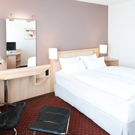 Hotel room at the conference hotel NH Leipzig Messe | Leipzig Convention Bureau Hotel room at the conference hotel NH Leipzig Messe - presented by Leipzig Convention Bureau
