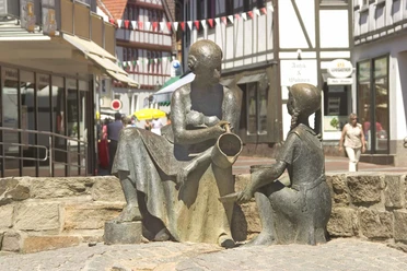 Hofgeismar_Brunnen_Toepfermarkt.jpg