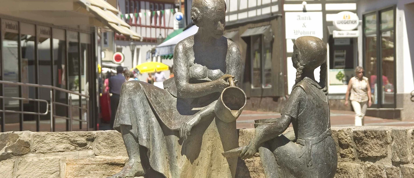Hofgeismar_Brunnen_Toepfermarkt.jpg