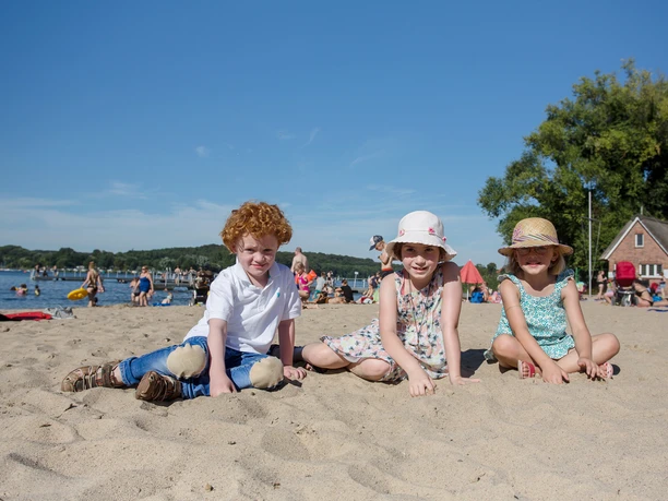 UR3A7283-4_Strandbad_Schlosswiese_Kinder_Jens_Butz.jpg