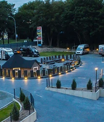 caravan-wohnmobil-stellplatz-brhemr-grillgelegenheiten-und-wechselnder-schooterplatz