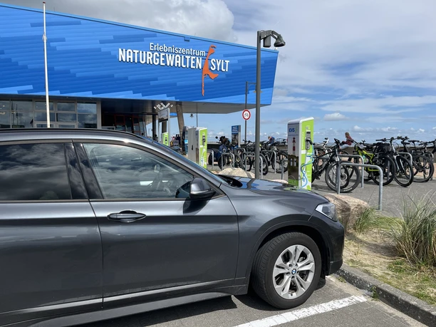 eTankstelle vor dem Erlebniszentrum Naturgewalten