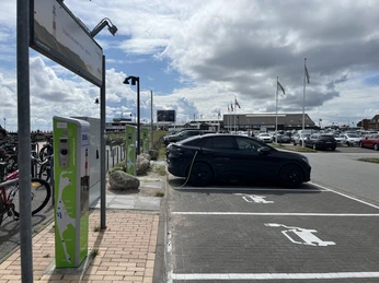 Drei Ladesäulen am Lister Hafen