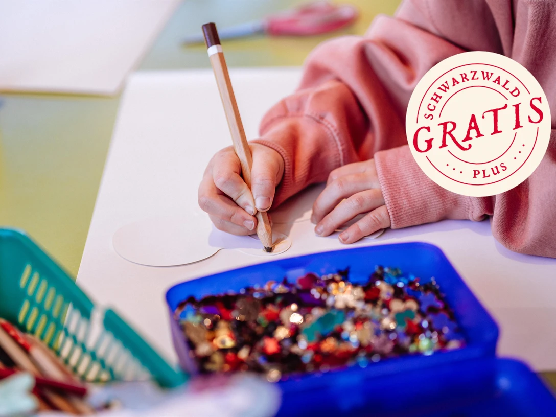 Basteln in Murgels Spielhaus