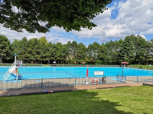 Freibad Großfurra Becken - weboptimiert.jpg