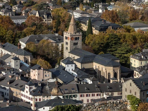 Sion: Blick von Valeria auf Kathedrale