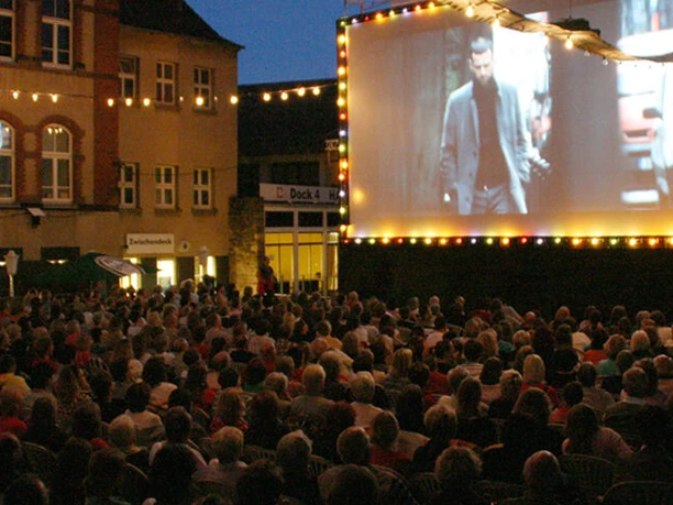 044_OpenAirKino.jpg