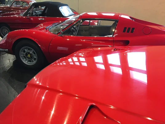 Automuseum Melle Meer dan 200 bijzondere auto's staan in het Automuseum in Melle in het Osnabrücker Land