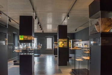 Museum Schnippenburg von innen Blick auf Museum Schnippenburg, das archäologische Funde aus der eisenzeitlichen Wallanlage präsentiert und Einblicke in das Leben vor über 2.000 Jahren gibt.
