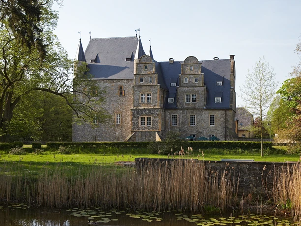 Wasserschloss Schelenburg in Bissendorf-Schledehausen De Waterburcht Schelenburg in Bissendorf in het Osnabrücker Land is a renaissancegebouw met gotische verdedigingstoren