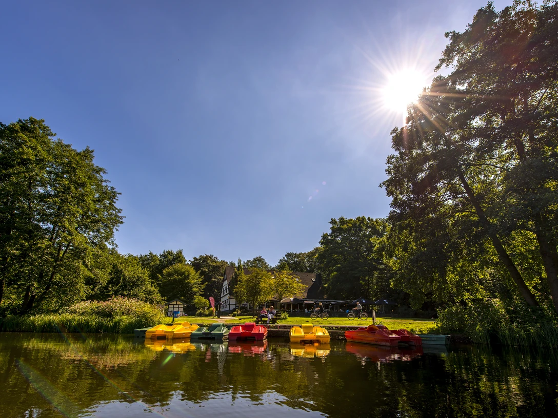 Rubbenbruchsee Osnabrück Het meer Rubbenbruchsee ligt midden in de natuur, ook al is het dichtbij het stadscentrumHet meer Rubbenbruchsee ligt midden in de natuur, ook al is het dichtbij het stadscentrumDet større Rubbenbruchsee ligger midt i naturen, og det er også tæt på byens centrum.Het meer Rubbenbruchsee ligt midden in de natuur, ook al is het dichtbij het stadscentrum