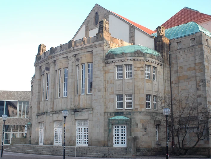 Theater Osnabrück TheaterOsnabrückTheaterOsnabrückHet Theater am Domhof in Osnabrück is een prachtig art nouveau gebouw en heeft een veelzijdig repertoireTeaterOsnabrück