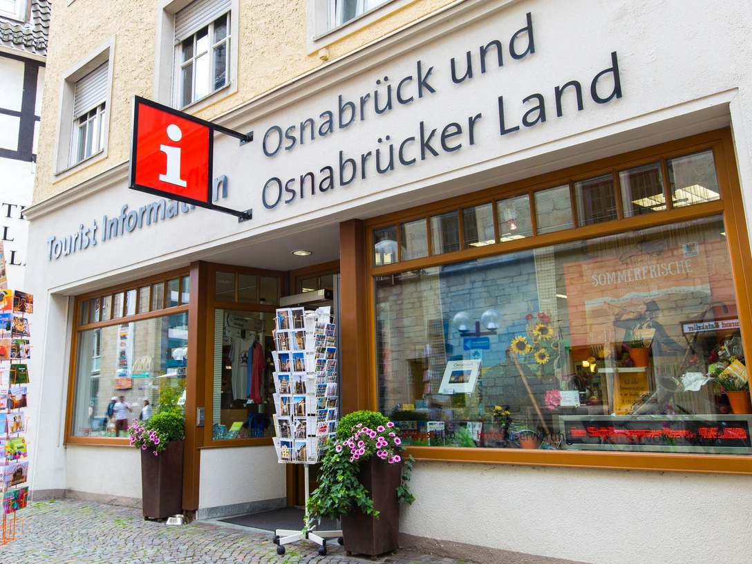Tourist Information Osnabrück | Osnabrücker Land Kom naar het Toeristisch Informatie Punt in het centrum van Osnabrück voor tips, stadsplattegronden, fiets- en wandelkaarten en meerKom naar het Toeristisch Informatie Punt in het centrum van Osnabrück voor tips, stadsplattegronden, fiets- en wandelkaarten en meerKom til turistinformationen i centrum af Osnabrück og få tips, forbindelser til byens torv, cykel- og vandrekort og meget mere.Kom naar het Tourist Information Point in het centrum van Osnabrück voor tips, aansluitingen op het stadsplein, fiets- en wandelkaarten en meer.