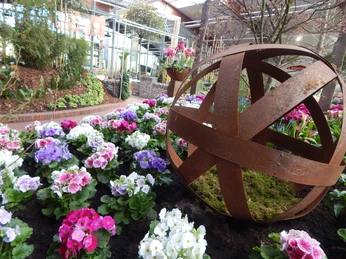 Blumenreich | Blumenhalle Blumenhalle, Blumen, RostkugelFlower hall, flowers, rust ballBlomsterhal, blomster, rustkugleBloemenhal, bloemen, roestbal