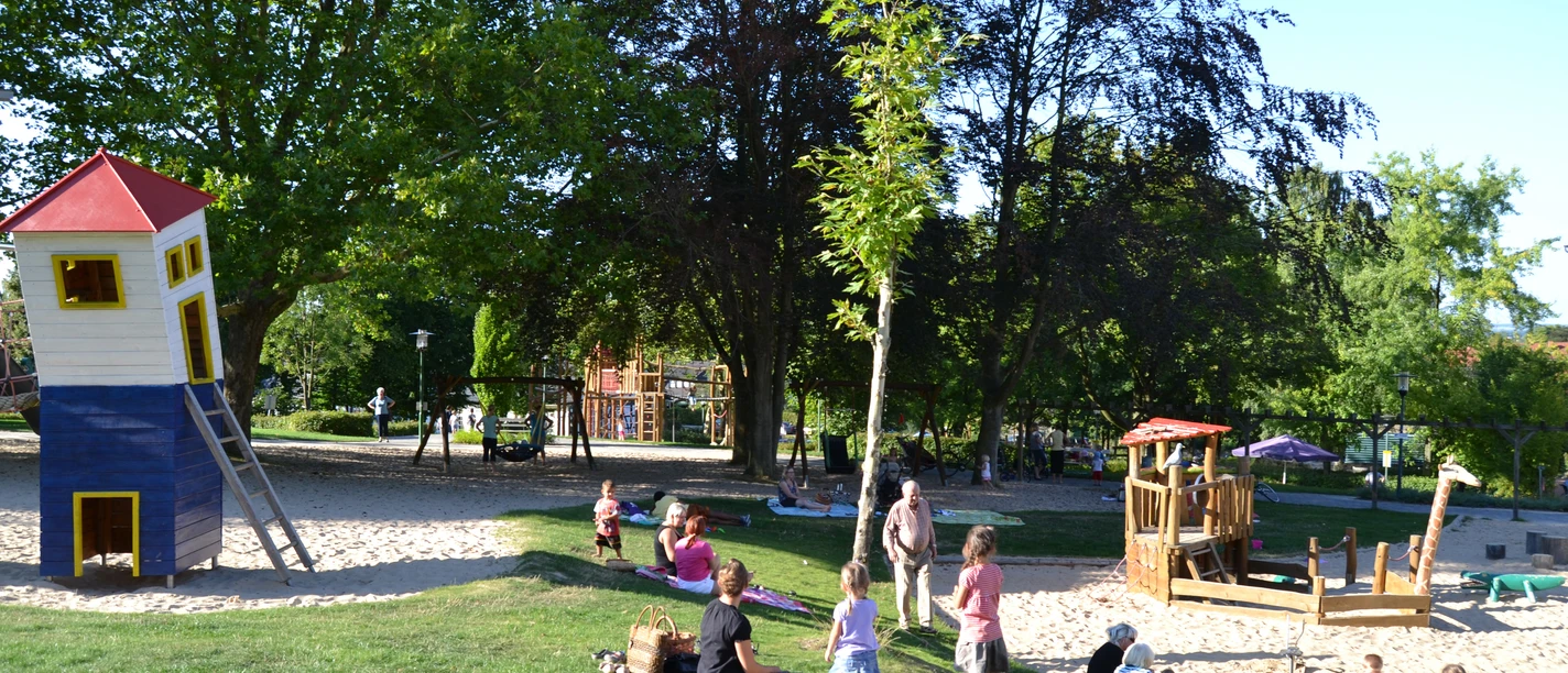 Familiepark in Bad Essen Kinderen spelen in het familiepark in Bad Essen tijdens hun vakantie in het Osnabrücker Land met het hele gezin