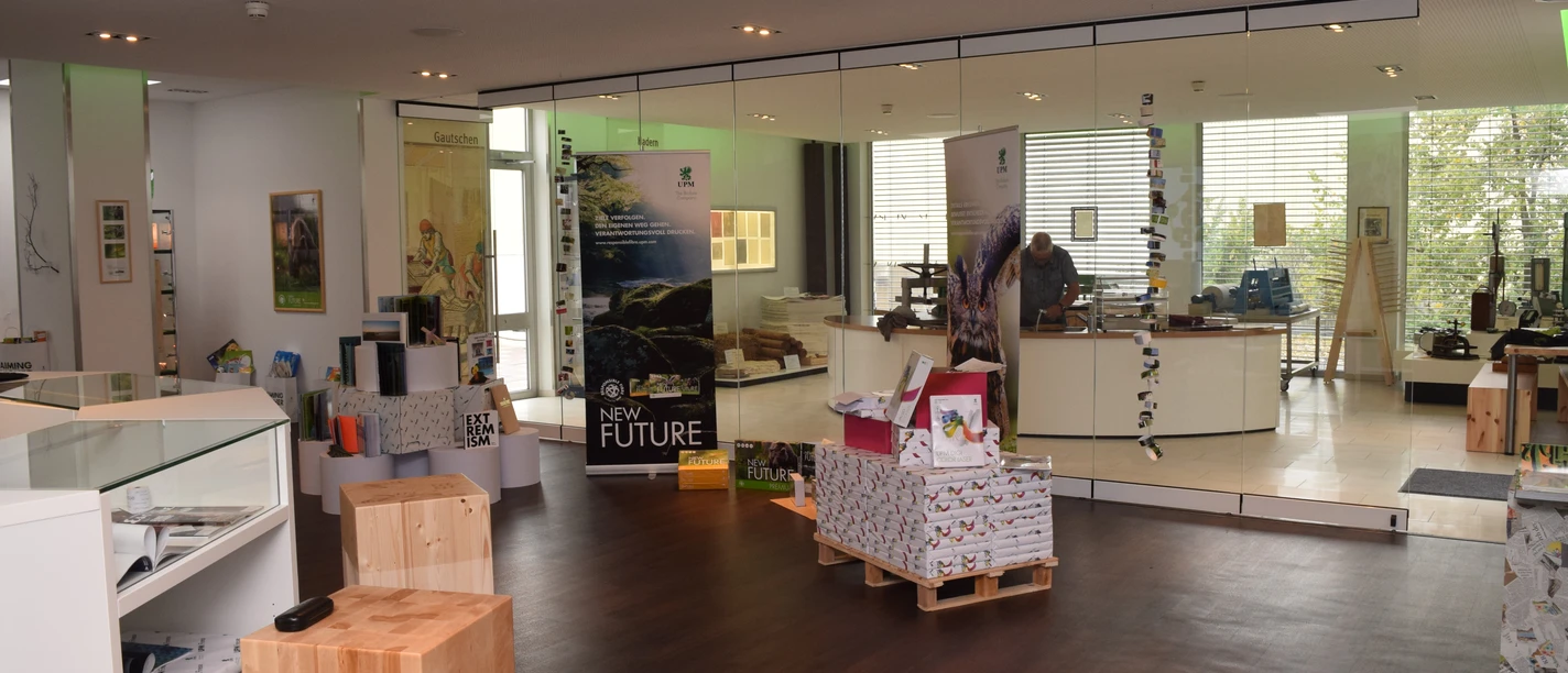 Papierwelt Dörpen Innenraum der Papierwelt Dörpen mit Ausstellung zu Papierherstellung und moderner Drucktechnik