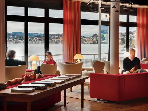 Hermitage Bar.jpg Blick auf die Lounge im Hermitage