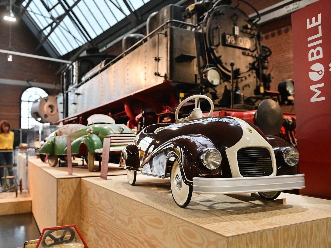 Mobile Kinderträume im Chemnitzer Industriemuseum Mobile Kinderträume im Chemnitzer IndustriemuseumMobile children's dreams at the Chemnitz Industrial MuseumMobilní dětské sny v Průmyslovém muzeu ChemnitzMobilne marzenia dzieci w Muzeum Przemysłowym w ChemnitzMobiele kinderdromen in het Industriemuseum ChemnitzSogni mobili per bambini al Museo Industriale di Chemnitz