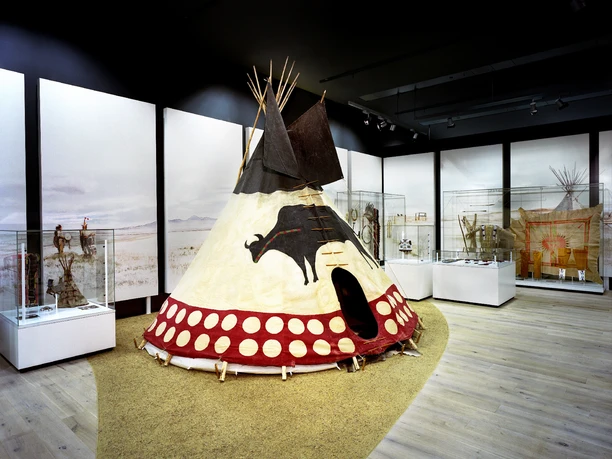 Rautenstrauch-Joest-Museum Museum exhibition with traditional tipis surrounded by display cases with artifacts. Elegant presentation.