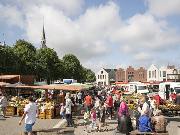Wochenmarkt auf Heider Marktplatz