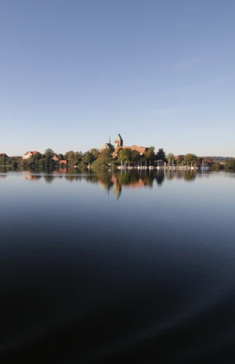Ratzeburger See mit Domhalbinsel Ein Blick über den Ratzeburger See auf die Domhalbinsel Ratzeburg.