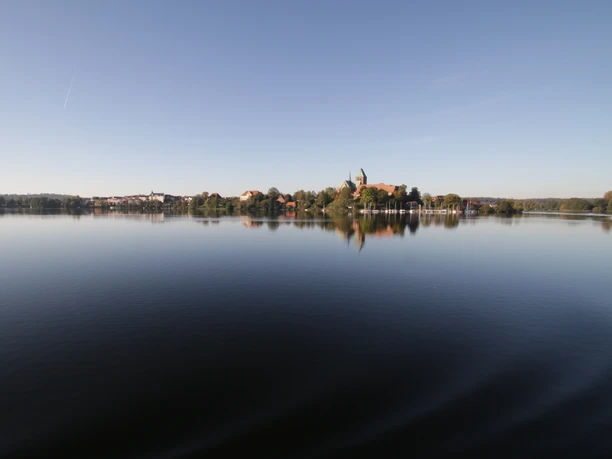 Ratzeburger See mit Domhalbinsel Ein Blick über den Ratzeburger See auf die Domhalbinsel Ratzeburg.