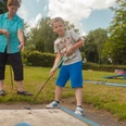 action-beim-minigolf