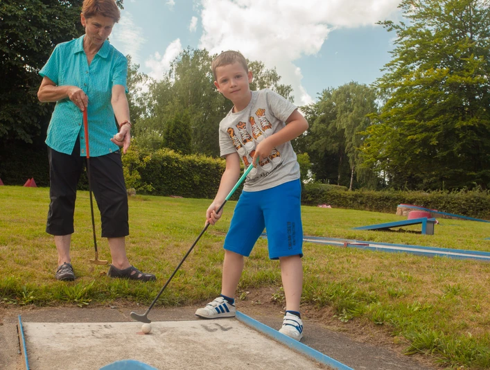 action-beim-minigolf