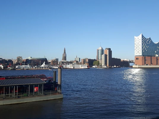 hamburg-blick-auf-elbphilharmonie