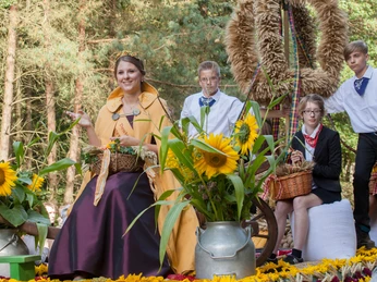 festwagen-der-erntekönigin