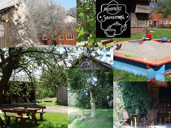 Melkhuske Schatteburg, Gemeinde Rhauderfehn, Ostfriesland Collage mit Bildern eines ländlichen Hofs: blühende Bäume, ein Schild Melkhuske Schatensberg, ein Sandkasten mit Spielzeug, eine Holzbank mit Tisch im Garten, eine Schaukel an einem Baum und ein Sitzbereich mit zwei Stühlen vor einer mit Efeu bewachsenen Wand.