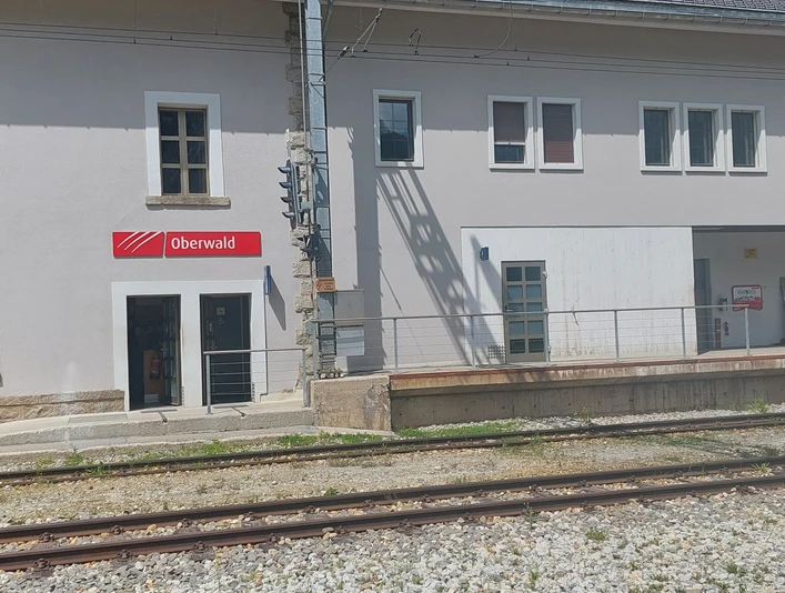 bahnhof-oberwald-wc-02.jpg