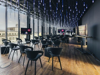 Felix Club meeting room at the conference hotel Felix im Staycity Leipzig | Leipzig Convention Bureau Tagungsraum Felix Club im Tagungshotel Felix im Staycity Leipzig – präsentiert vom Leipzig Convention BureauTagungsraum Felix Club im Tagungshotel Felix im Staycity Leipzig – presented by the Leipzig Convention Bureau