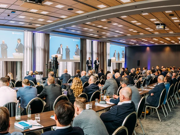 Tagungsräume Egmont und Iphigenie im Tagungshotel HYPERION Hotel Leipzig | Leipzig Convention Bureau Tagungsräume Egmont und Iphigenie in parlamentarischer Bestuhlung im Tagungshotel HYPERION Hotel Leipzig – präsentiert vom Leipzig Convention Bureau