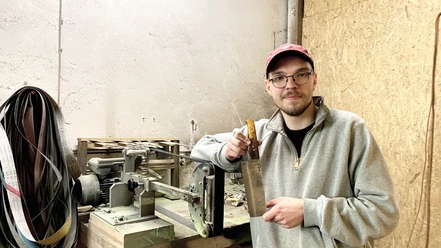 Tom Voß in seiner Werkstatt